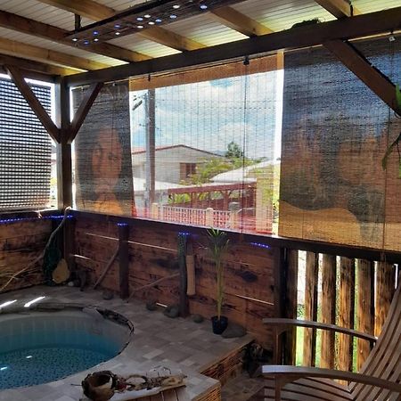 Kami Lodge F3 Jacuzzi Riviere-Salee Bagian luar foto
