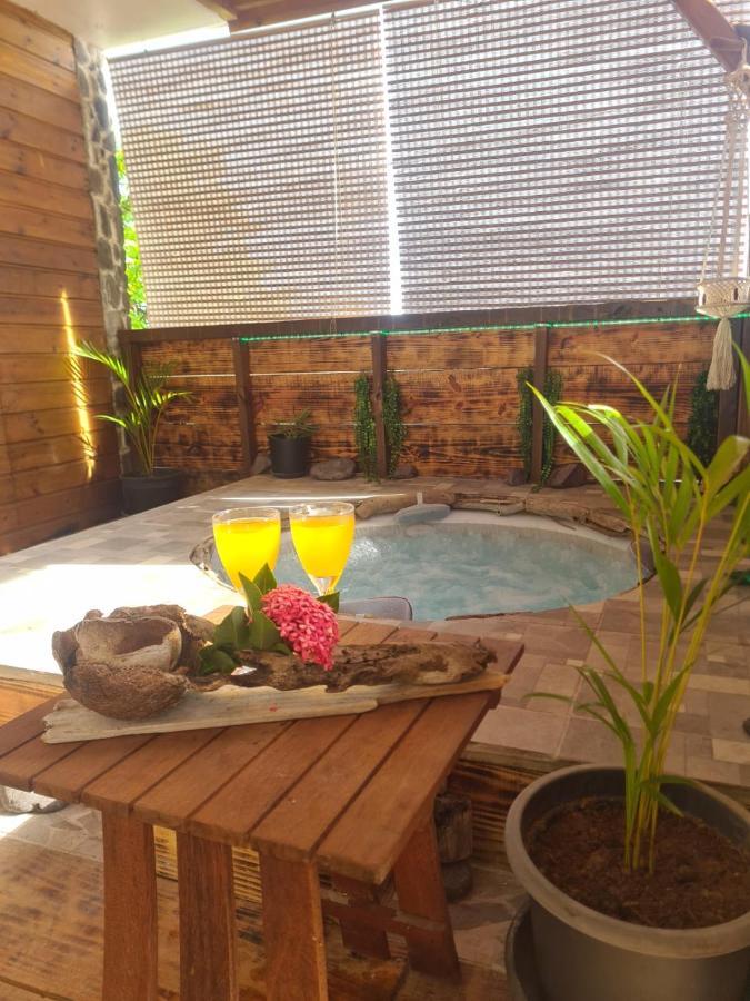 Kami Lodge F3 Jacuzzi Riviere-Salee Bagian luar foto